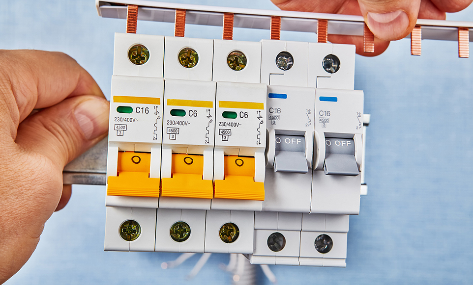 Fungsi straight drift surge protector.